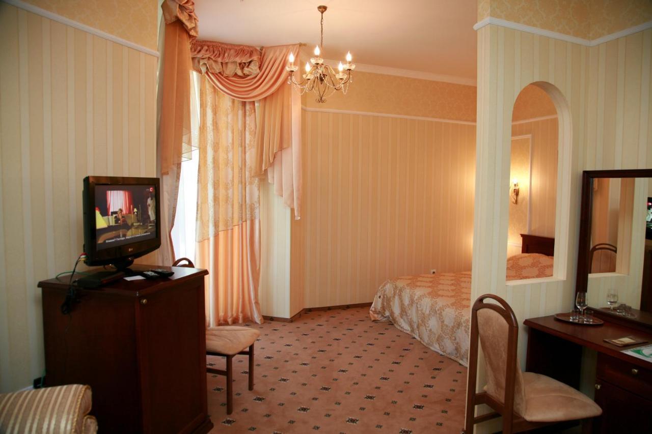 Optima Collection Park Hotel Ivano-Frankivsk Exterior foto