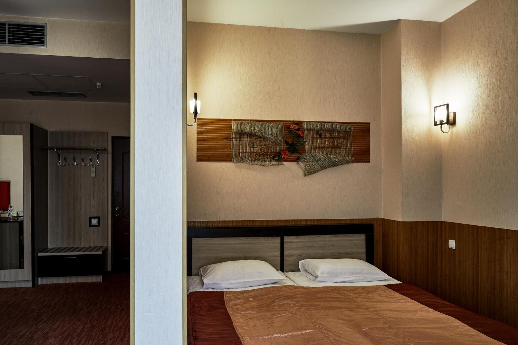 Optima Collection Park Hotel Ivano-Frankivsk Quarto foto
